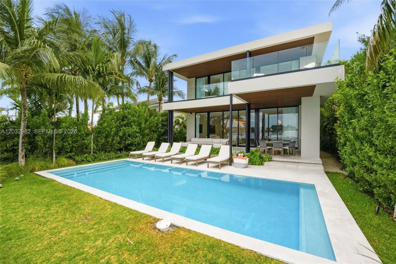 1050 Stillwater Dr , Miami Beach, FL 33141 Photo