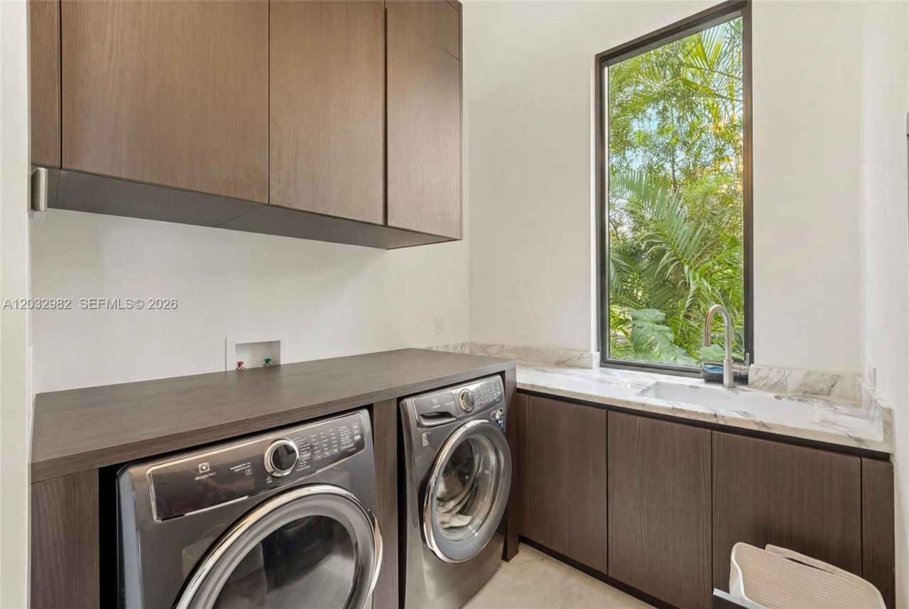 1050 Stillwater Dr , Miami Beach, FL 33141 Photo