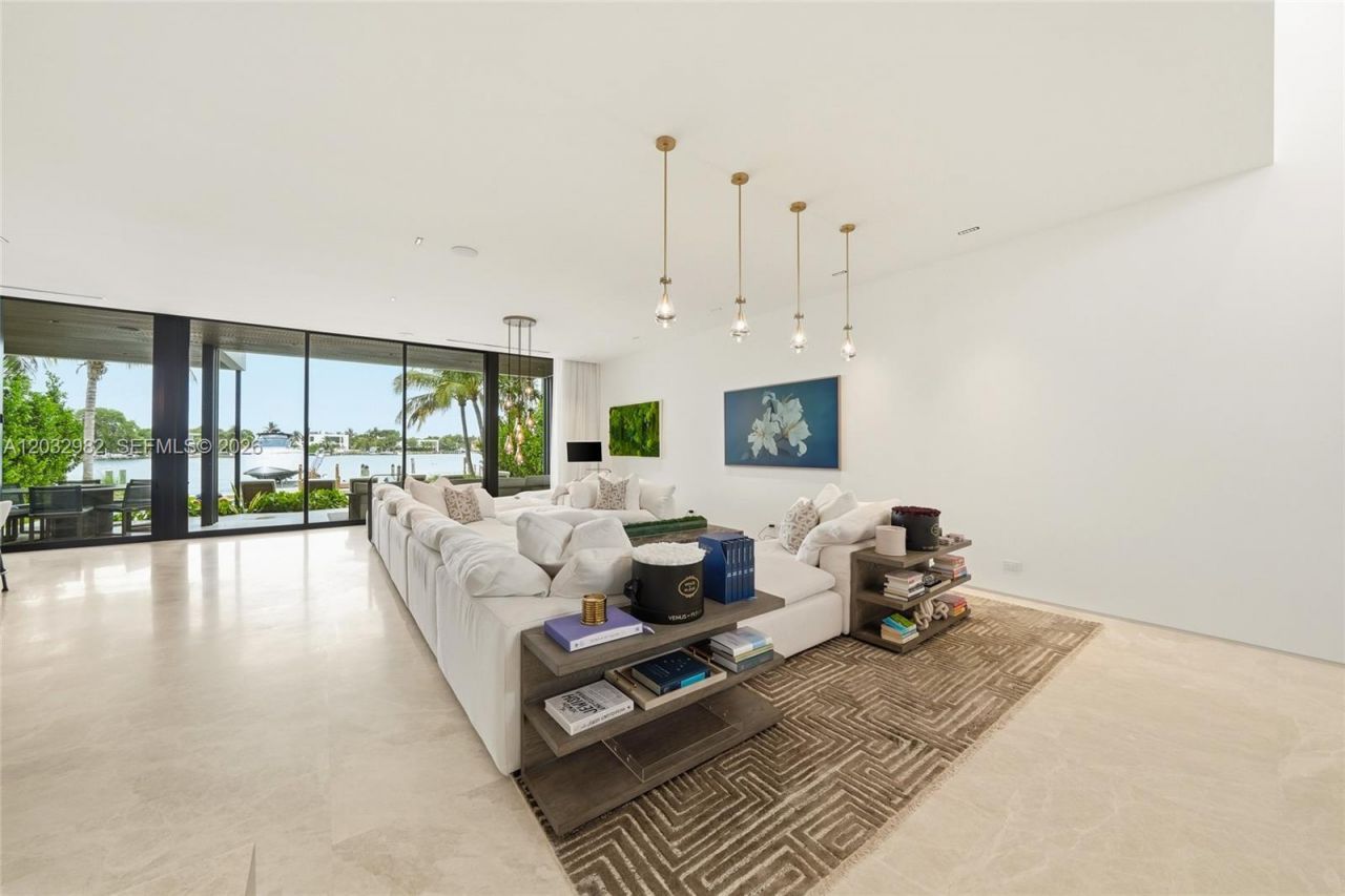 1050 Stillwater Dr , Miami Beach, FL 33141 Photo
