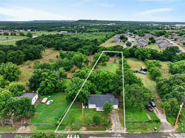 614 SW 15th Avenue , Mineral Wells, TX 76067