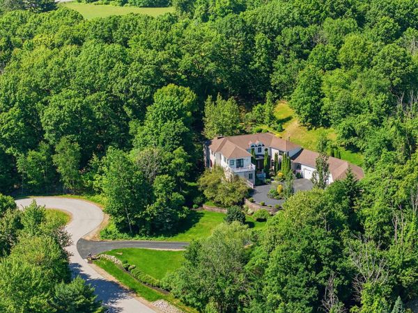 15 Chardonnay Terrace, Bedford, NH 03110