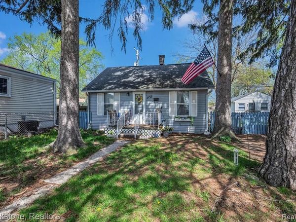 1133 E Bernhard Avenue, Hazel Park, MI 48030