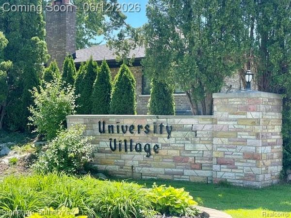 6344 Campus Drive , Dearborn Heights, MI 48127