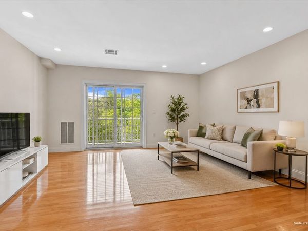 328 Copeland St, Unit 2D, Quincy, MA 02169