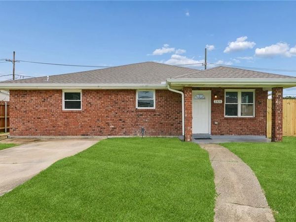 2321 CONGRESSMAN HEBERT Drive, Chalmette, LA 70043