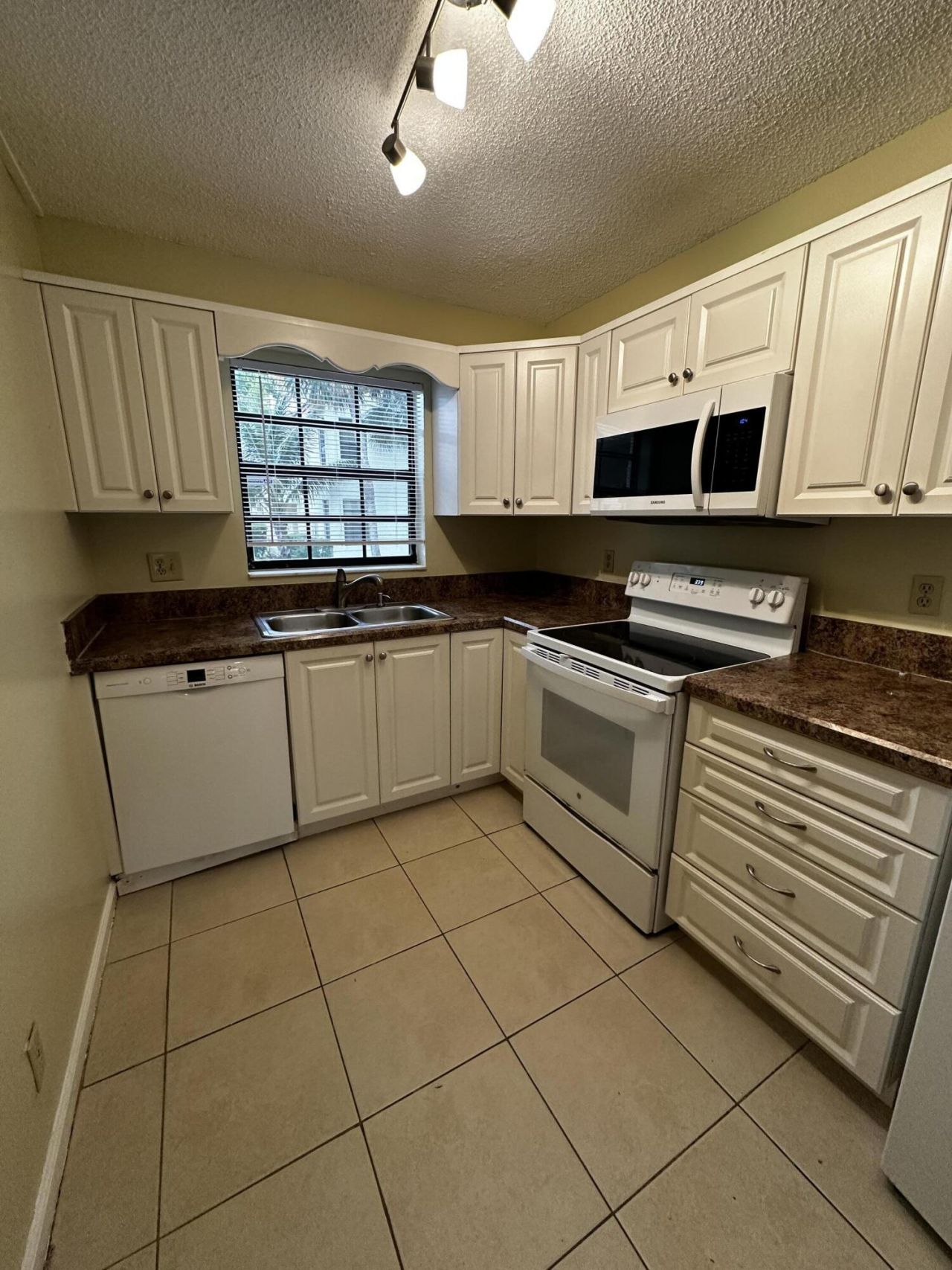 321 Olivewood Place, Unit 121, Boca Raton, FL 33431 Photo