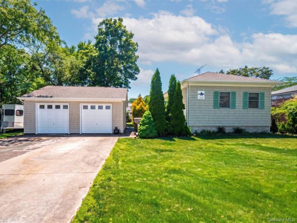 215 S 16th Street, Lindenhurst, NY 11757