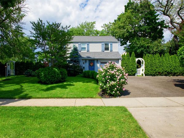 7 Merillon Avenue, Garden City, NY 11530