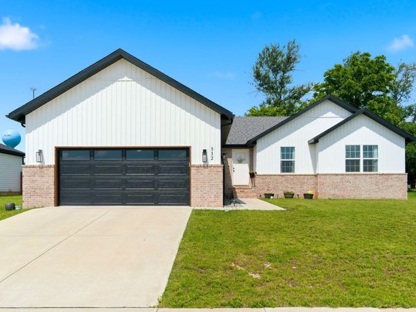 512 James Street , Billings, MO 65610
