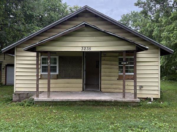 3235 W State Street , Springfield, MO 65802