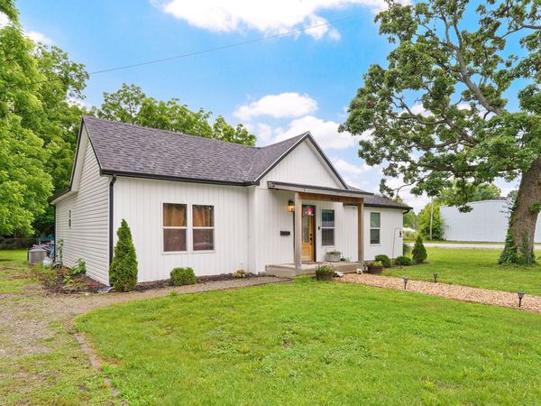 430 S Oak Avenue , Aurora, MO 65605