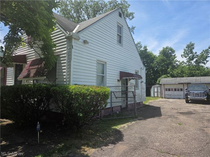3942 East 188 Street, Cleveland, OH 44122 Photo 4