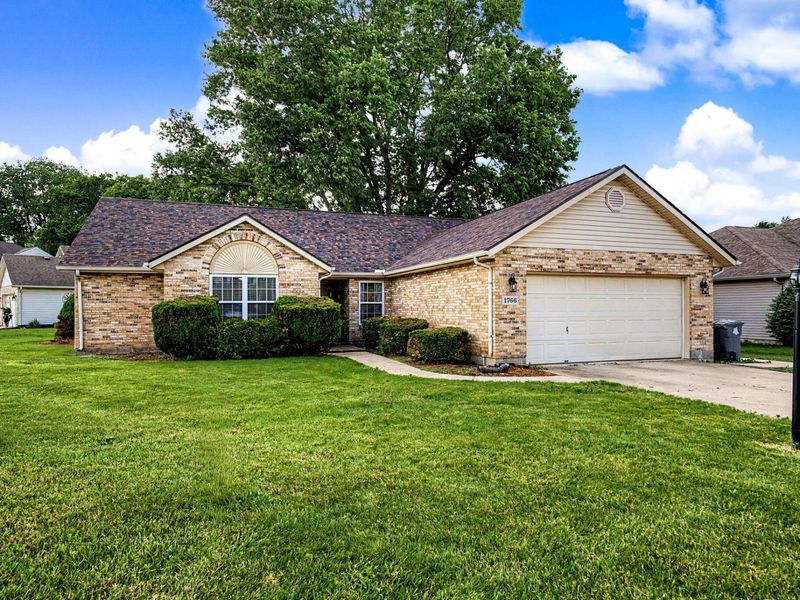 1766 Saratoga Drive, Troy, OH 45373 Photo 2