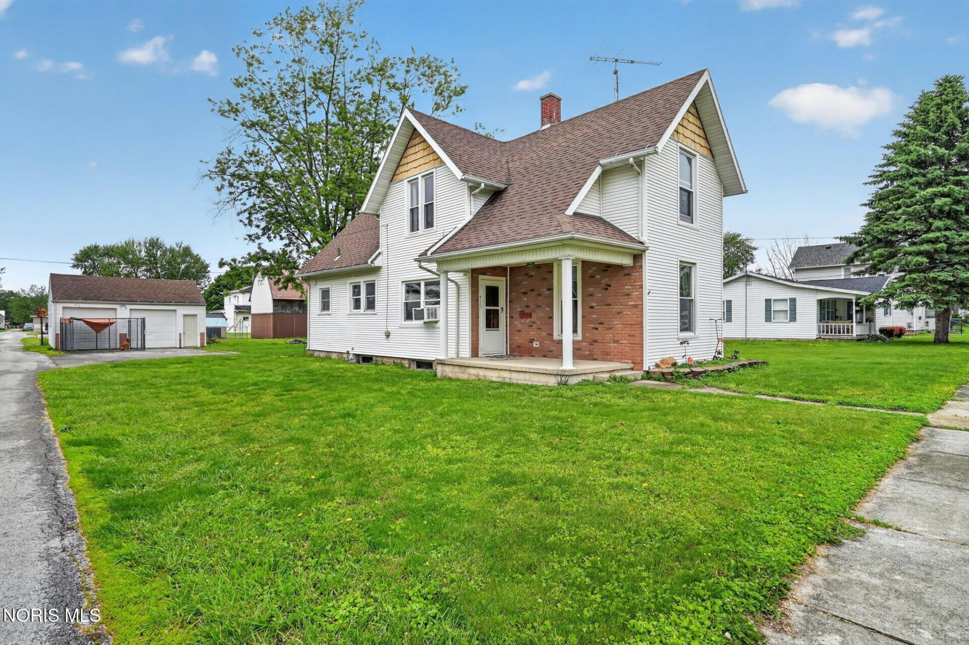 411 N 2nd Street, North Baltimore, OH 45872 Main Photo