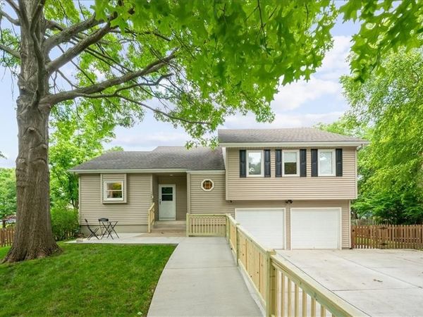 14801 S Arapaho Drive, Olathe, KS 66062