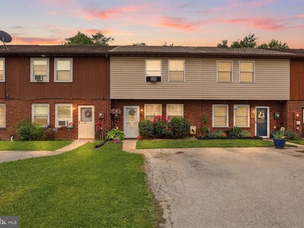 33 COMMERCE STREET, NEW OXFORD, PA 17350