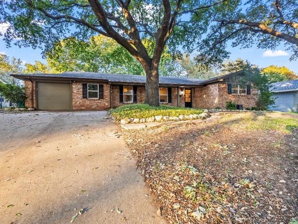 4112 Selkirk Drive W, Fort Worth, TX 76109