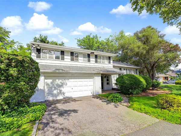 105 Serpentine Lane , Searingtown, NY 11507
