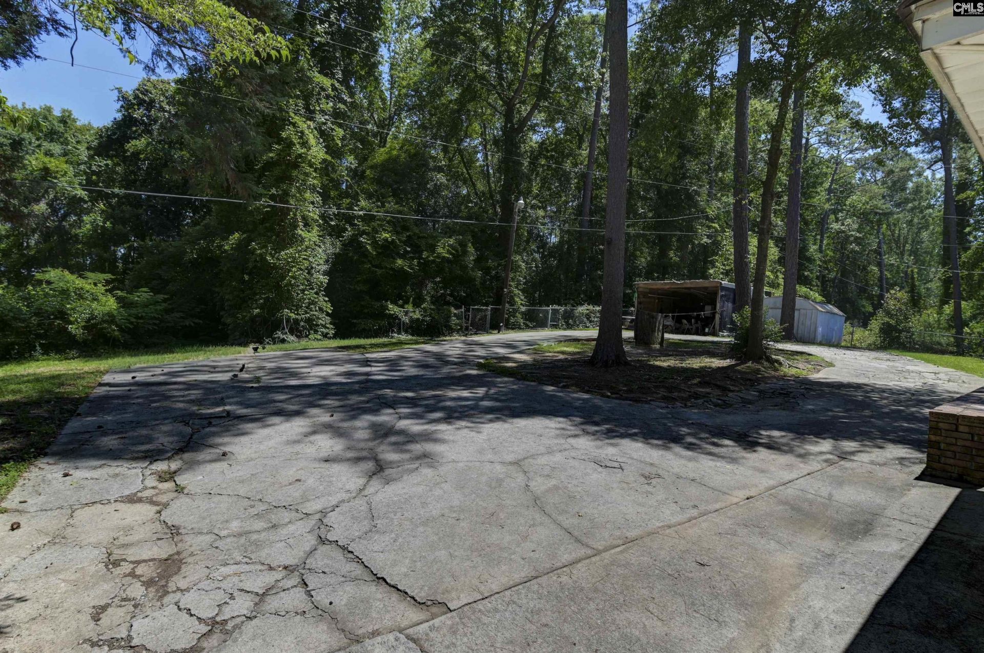 616 Amberly Road Photo 7