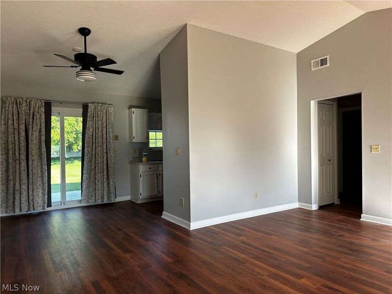 6831 Farmingdale Lane, Mentor, OH 44060 Photo 4