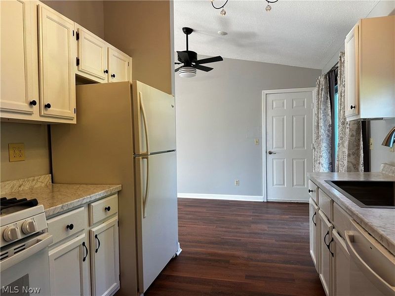 6831 Farmingdale Lane, Mentor, OH 44060 Photo 5