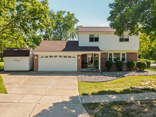 534 Forestbrooke Court, Saline, MI 48176