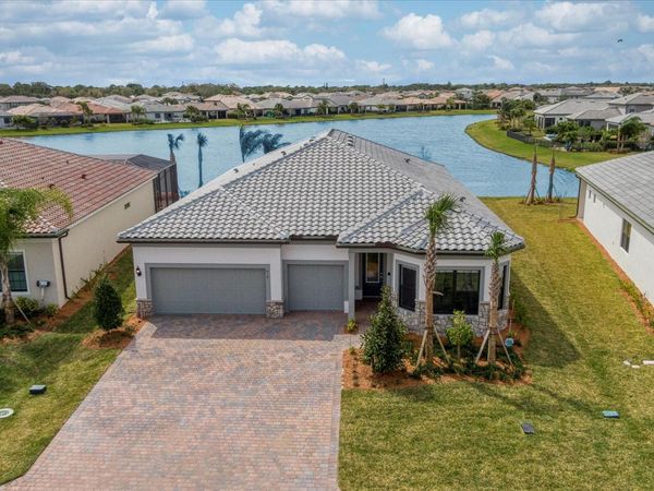 818 SE Courances Drive, Port St. Lucie, FL 34984