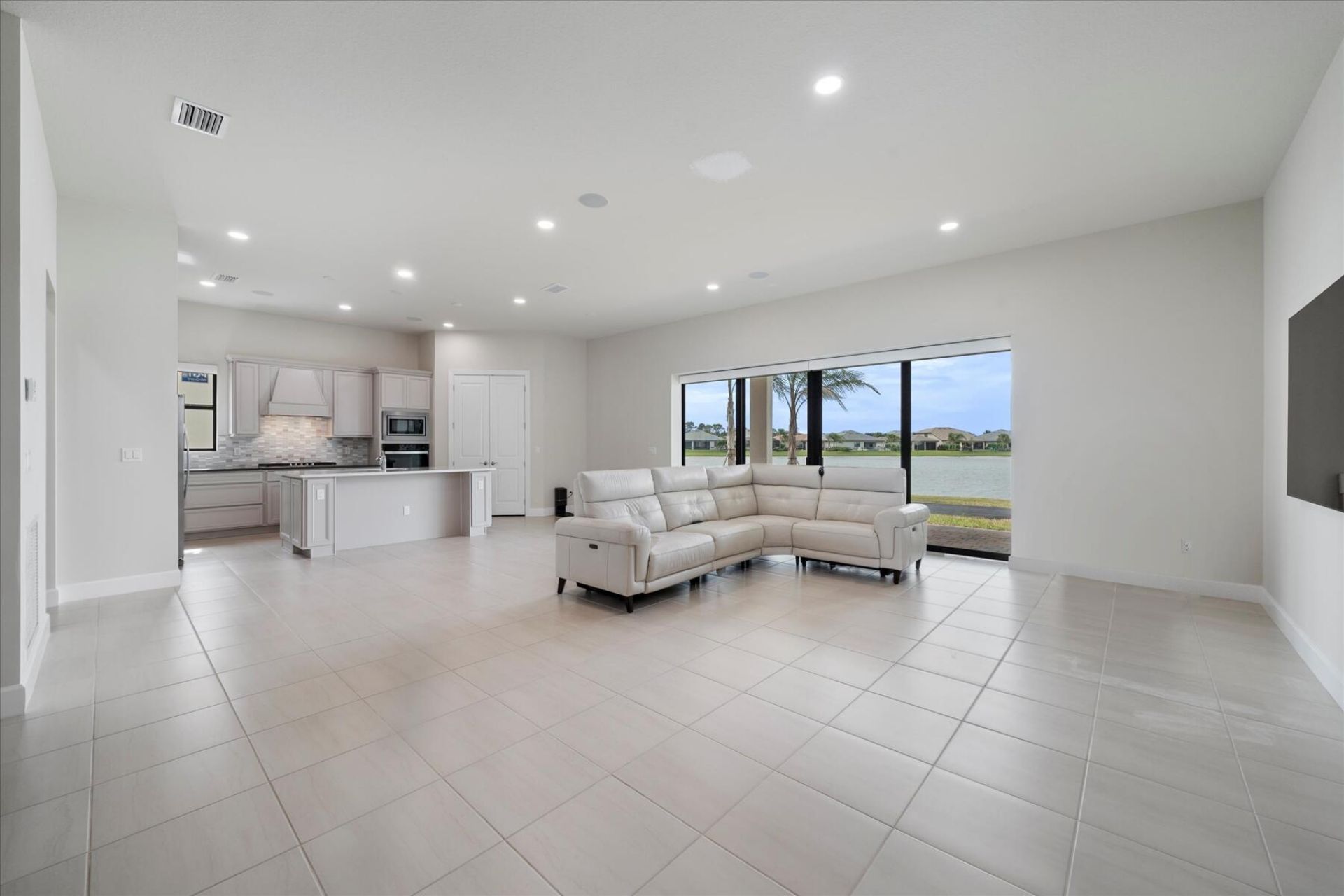 818 SE Courances Drive, Port Saint Lucie, FL 34984 Photo