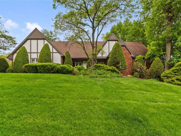102 Brandywine Dr, Canonsburg, PA 15317