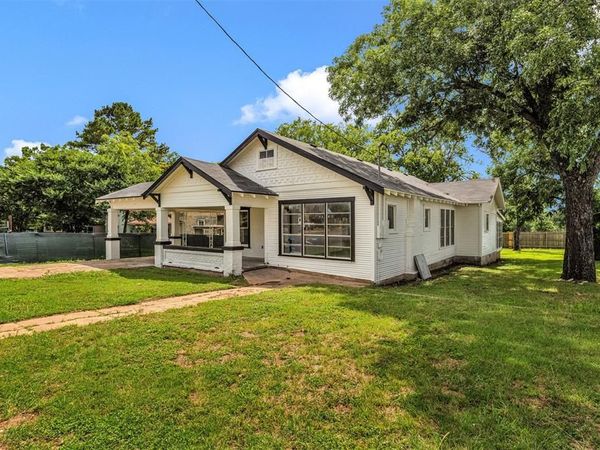 210 S 5th Street , Gatesville, TX 76528