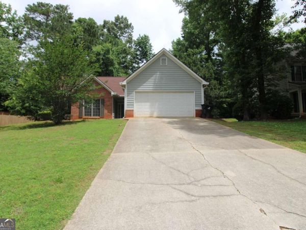 3374 Mosswood Lane, Rex, GA 30273