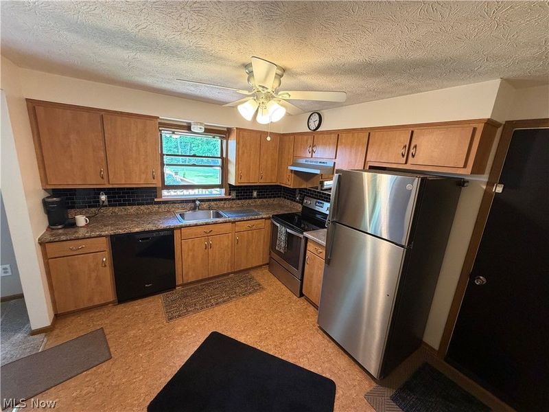 15025 Crestwood Drive, Middlefield, OH 44062 Photo 13