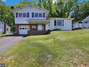 512 W NICHOLAS STREET, FRACKVILLE, PA 17931