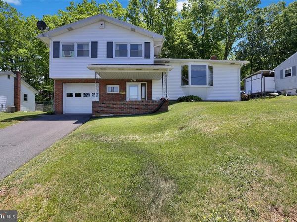 512 W NICHOLAS STREET, FRACKVILLE, PA 17931