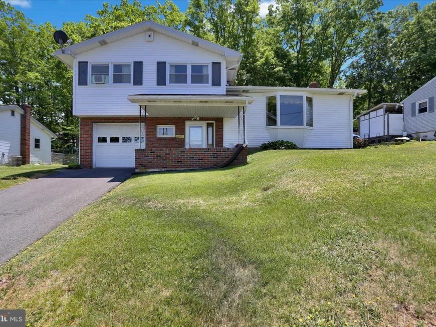 512 W Nicholas Street, Frackville, PA 17931 Main Photo