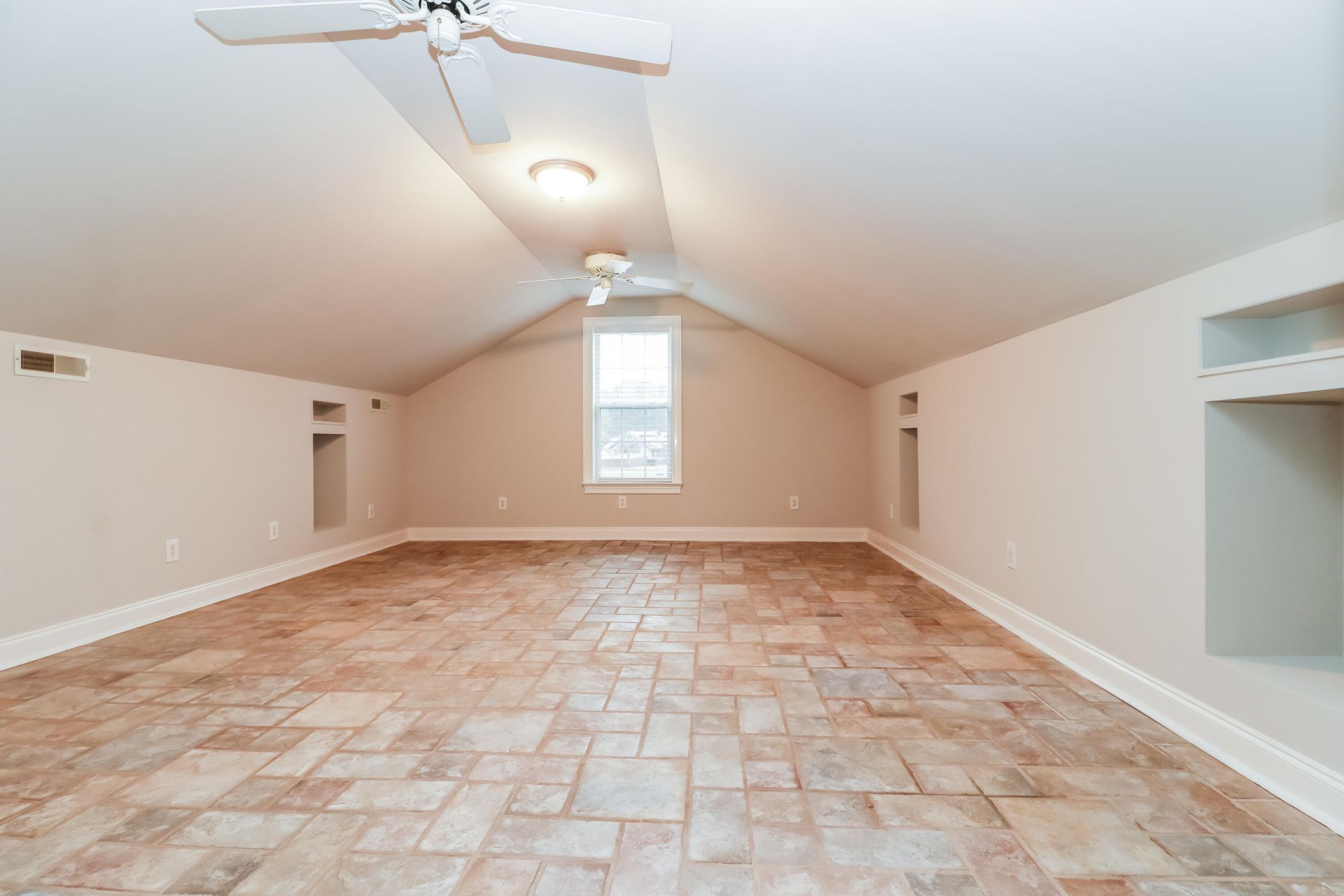 1351 Winterberry Avenue Photo 4