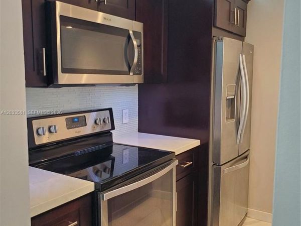 8160 Geneva Ct , Unit 303, Doral, FL 33166