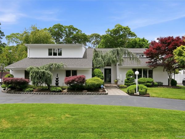16 Wildwood Court , East Islip, NY 11730