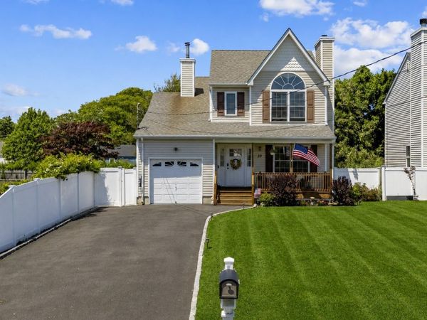 39 Seymour Drive , Shirley, NY 11967