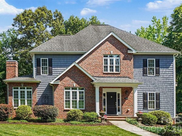 162 Twin Lakes Drive, Statesville, NC 28625