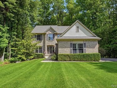 2790 Pine Bluffs Ct., Highland Twp, MI 48357