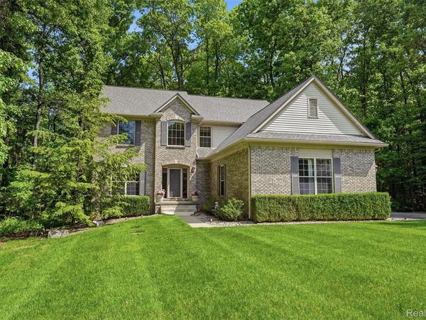 2790 Pine Bluffs Ct., Highland Township, Mi 48357