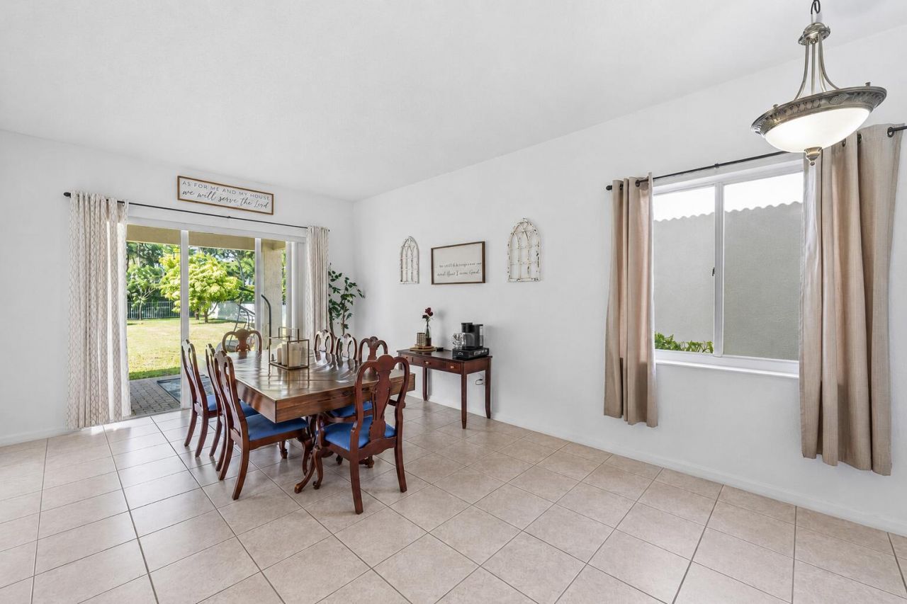 140 Bellezza Terrace, Royal Palm Beach, FL 33411 Photo