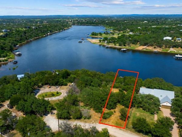 513 Nomad DR , Spicewood, TX 78669
