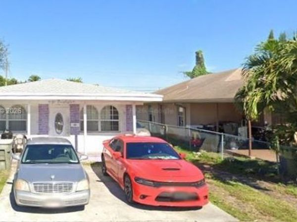 716 NW 4th St , Hallandale Beach, FL 33009