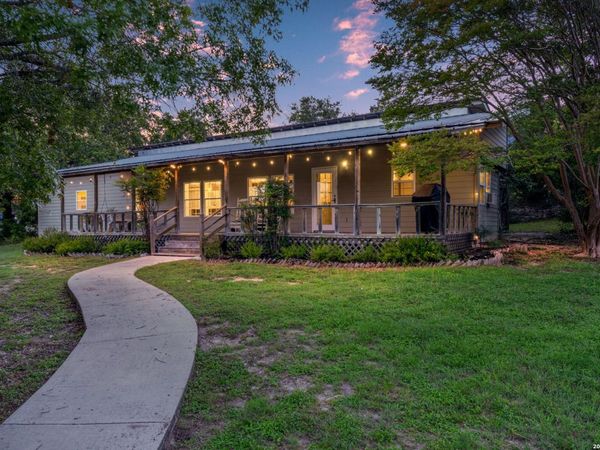 195 LILLIAN DR, Kerrville, TX 78028