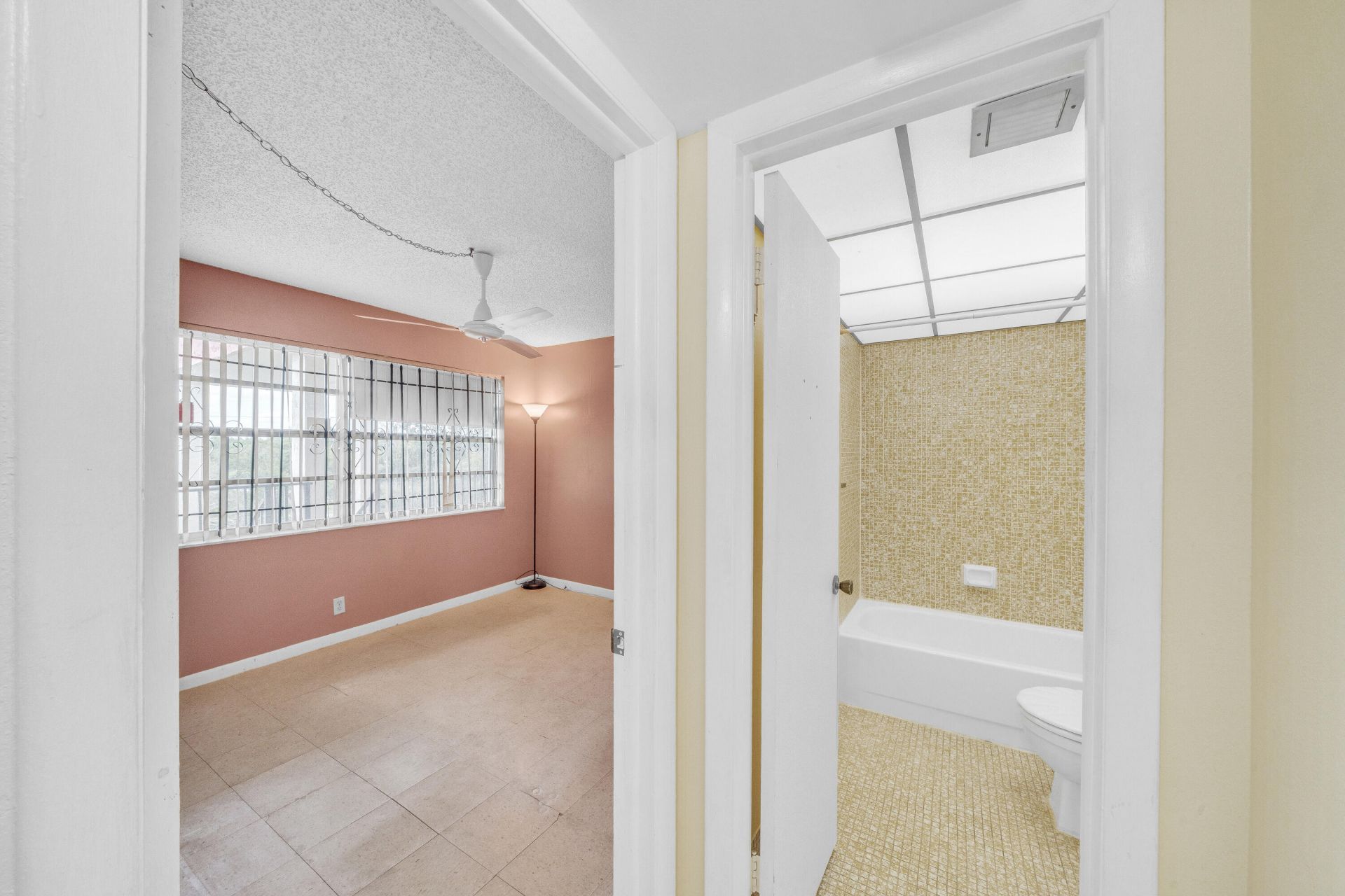 3070 NW 48th Terrace, Unit 405, Lauderdale Lakes, FL 33313 Photo