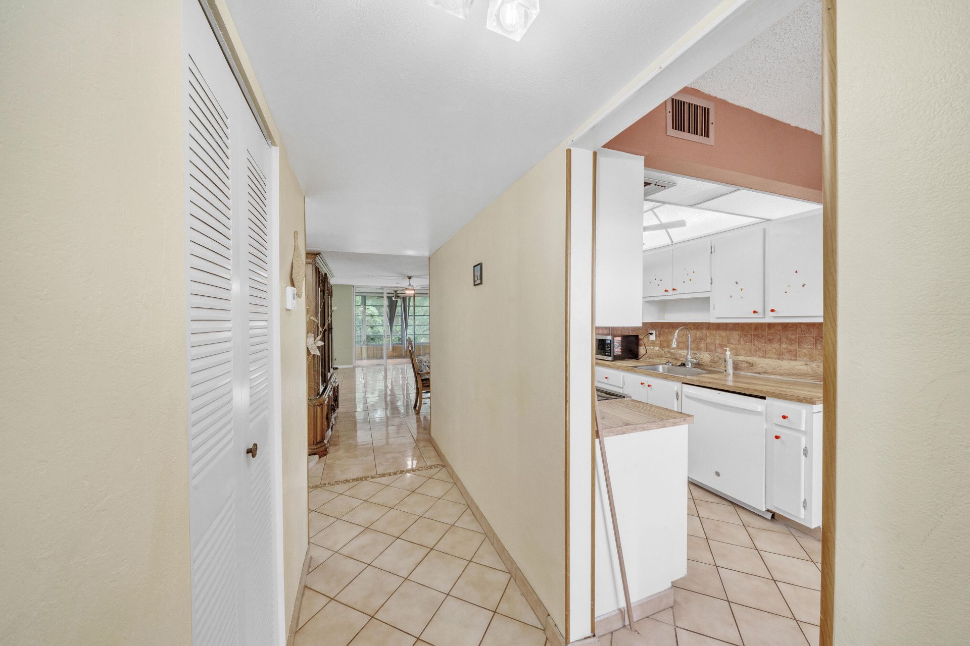 3070 NW 48th Terrace, Unit 405, Lauderdale Lakes, FL 33313 Photo