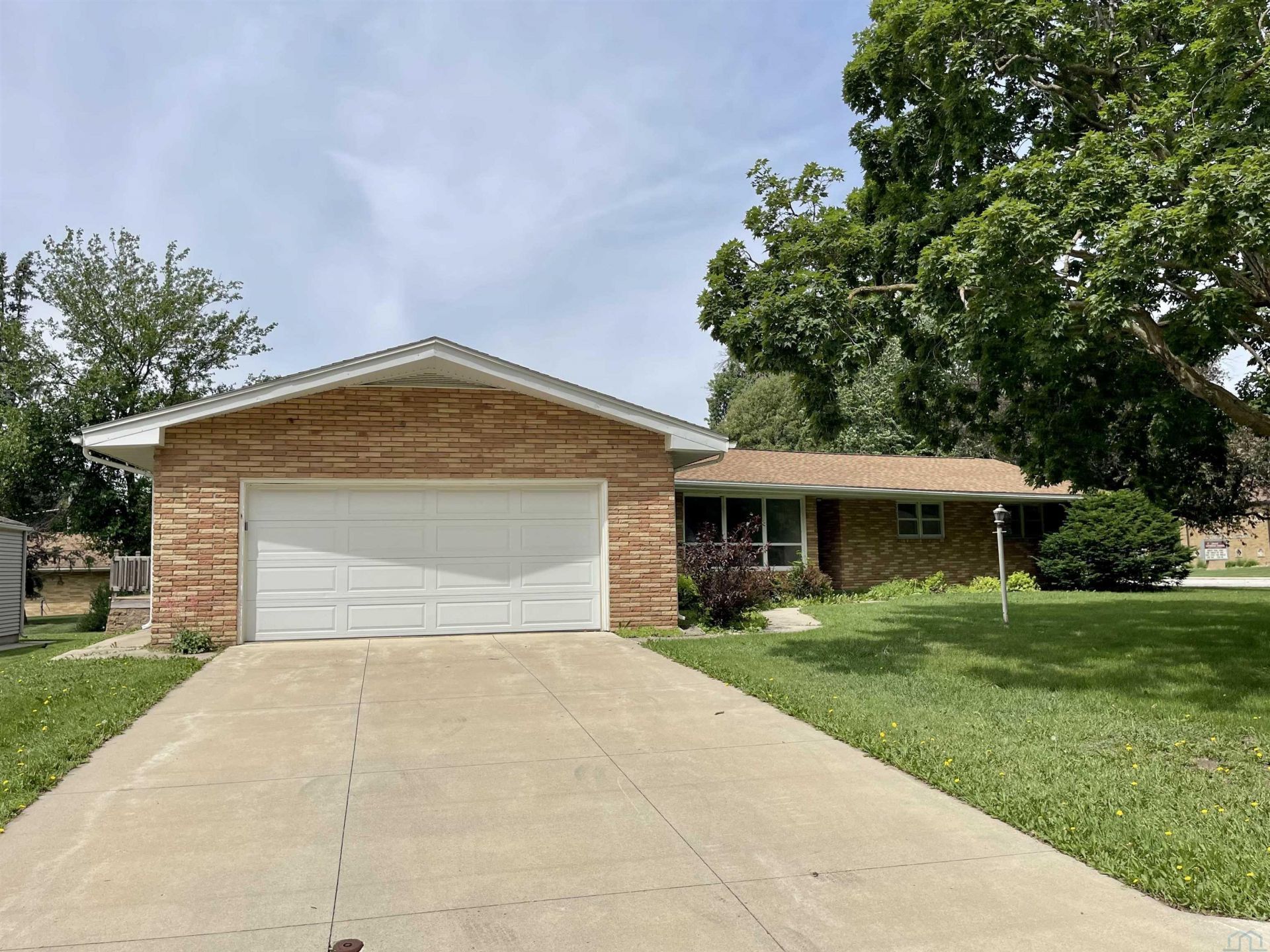 512 Gran Dr, Storm Lake, IA 50588 Main Photo