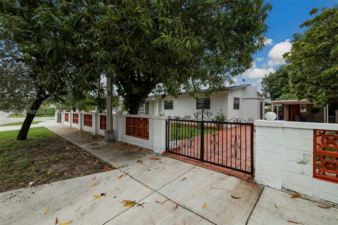 790 W 73rd Pl, Hialeah, FL 33014 Photo